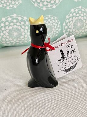 VTG 2008 Pie Vent Bird Black Porcelain w Yellow Beak New With Tag